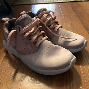 Nike lunarsolo pink size 6